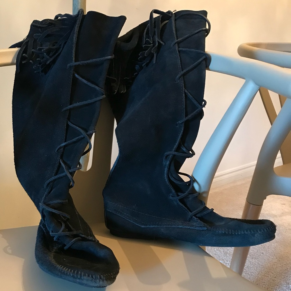 Vintage Women's Black Suede Lace-Up Boots with Fringe and Ample Width Size 8.5
